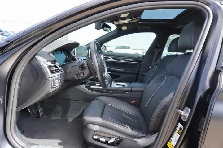 $32988 : BMW 7 Series 2018 750i 4dr S image 7