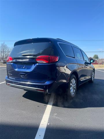 $13995 : 2017 Pacifica Touring-L image 7