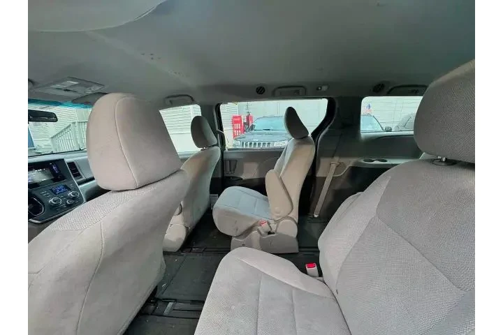 2017 TOYOTA SIENNA2017 TOYOTA image 7