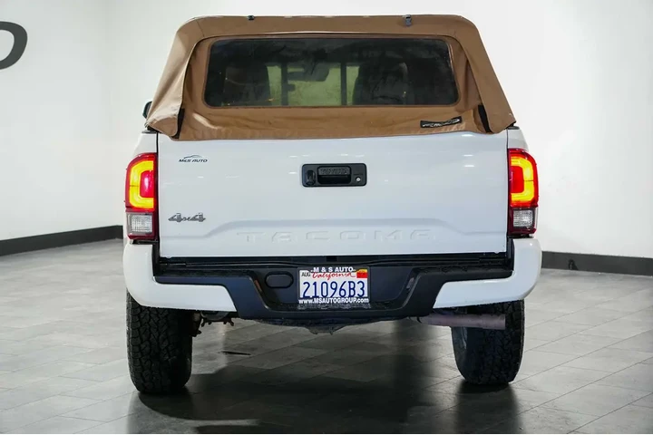 $24788 : 2020 Tacoma 4WD SR image 4