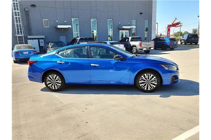 $27650 : Nissan Altima 2025 2.5 SV 4d image 5