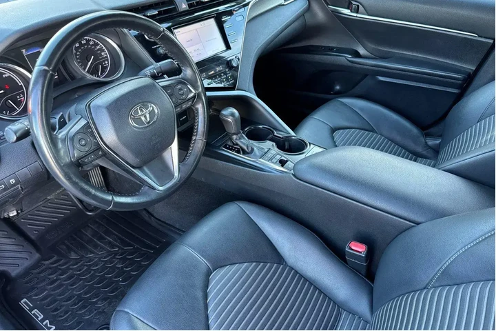 $21195 : Toyota Camry Hybrid 2018 SE image 2