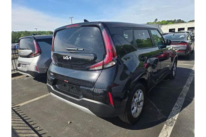 $24200 : Kia Soul 2025 LX 4dr Crossov image 4