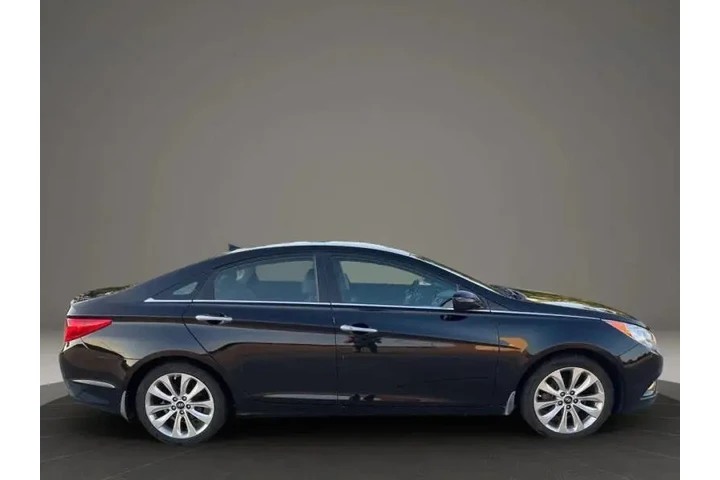 $7900 : 2013 Sonata SE image 9