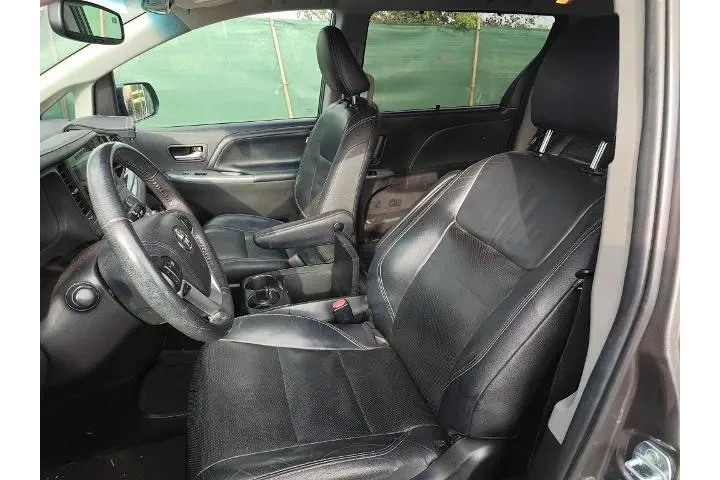 $19085 : Toyota Sienna 2017 SE 8-Pass image 7