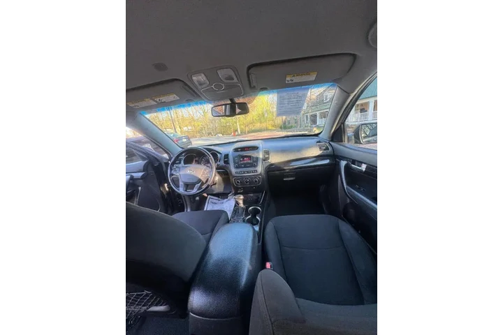 $5000 : 2014 Sorento LX image 7