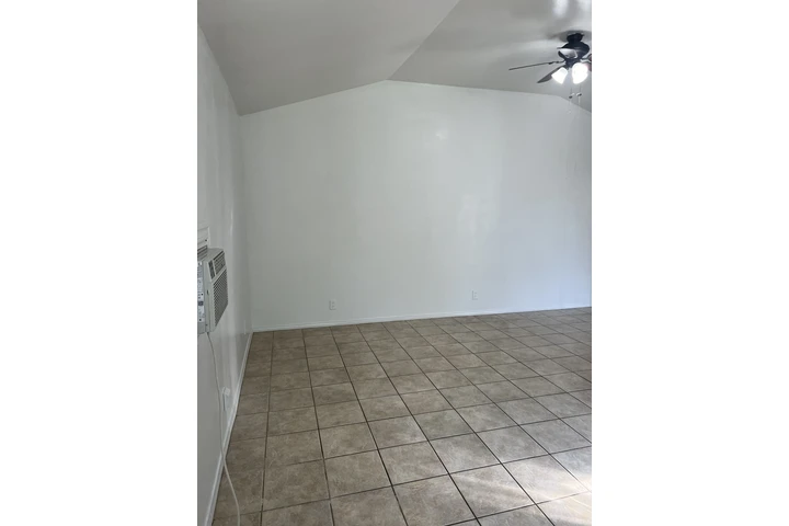 $1500 : Studio de Renta en Downey Ca image 3