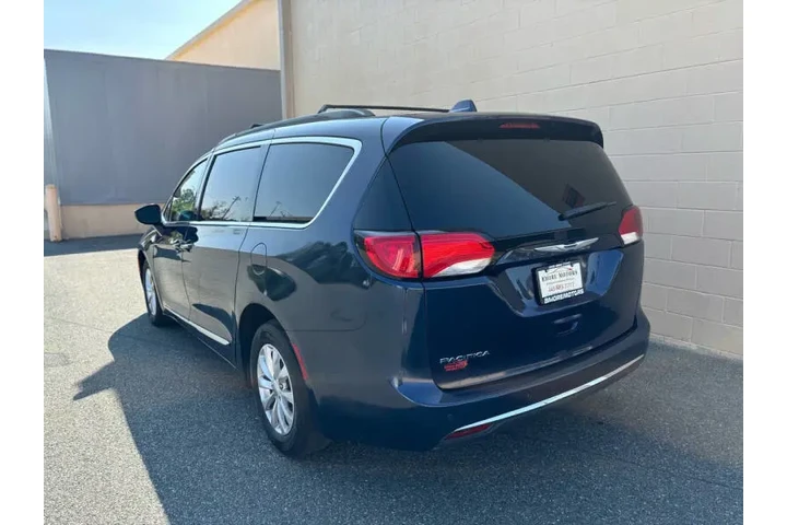 $11499 : 2017 Pacifica Touring-L image 10