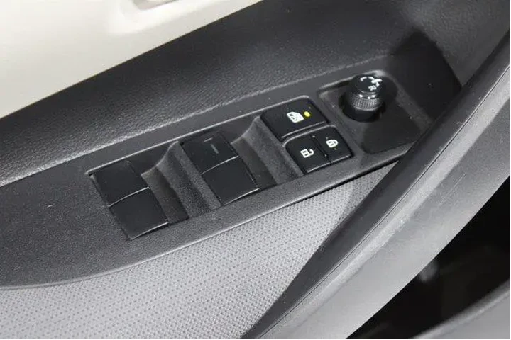 $21962 : Toyota Corolla 2024 LE 4dr S image 7