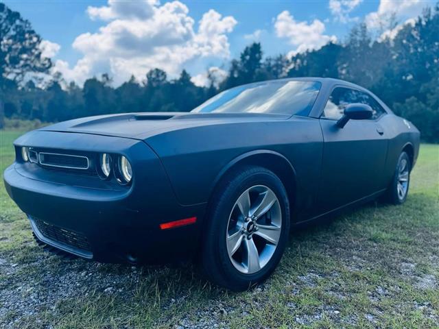 $17900 : 2017 DODGE CHALLENGER image 2