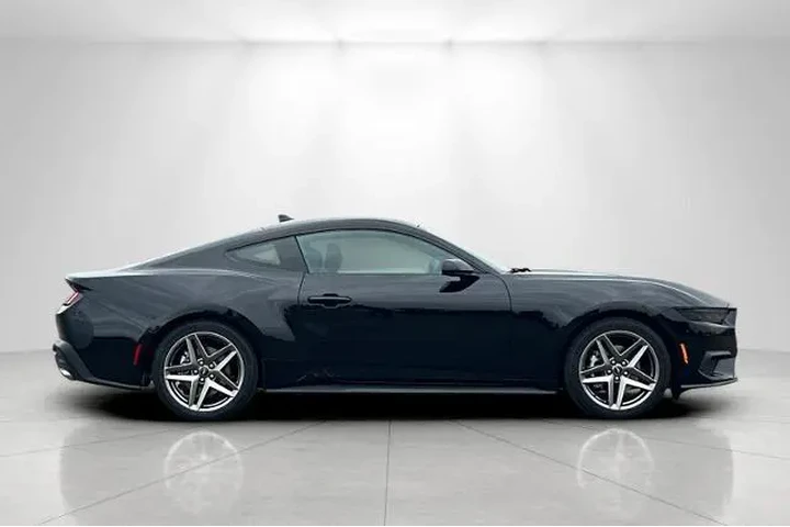 $33995 : Ford Mustang 2025 EcoBoost P image 2