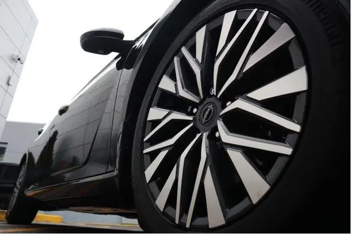 $19710 : Nissan Altima 2023 2.5 SV 4d image 8