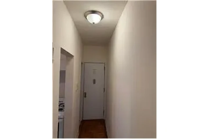 $2300 : Rental property with 1 bedro image 9