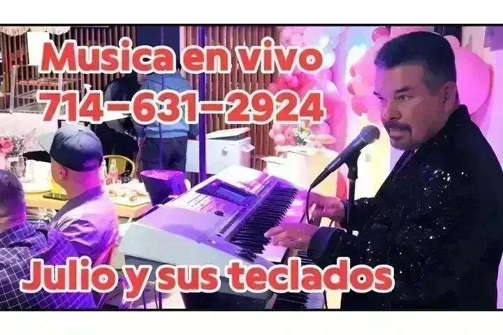 JULIO Y SUS TECLADOS $160/HORA image 1