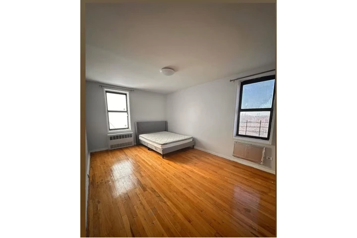 $200 : Rento cuarto amplio en NY image 2