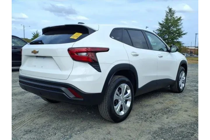 $19650 : Chevrolet Trax 2024 LS 4dr C image 6