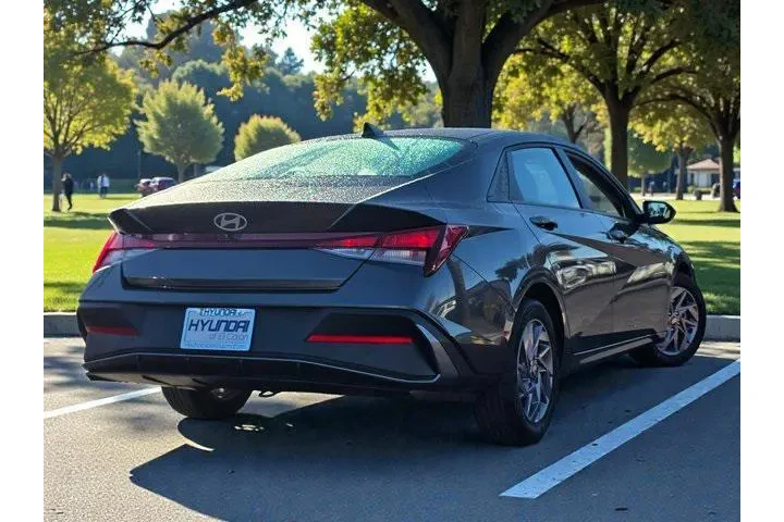 $17900 : Hyundai ELANTRA 2024 SEL 4dr image 5