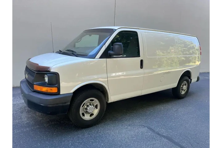 $16975 : 2014 Express 2500 image 5