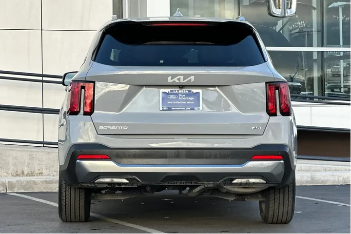 $27900 : Kia Sorento 2024 AWD S 4dr S image 4