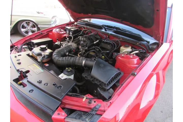 $9995 : 2005 Mustang V6 Deluxe image 10