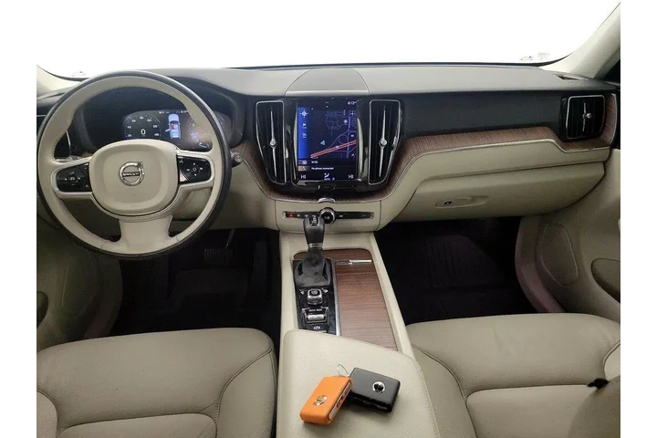 $23998 : Volvo XC60 2021 T5 Momentum image 9