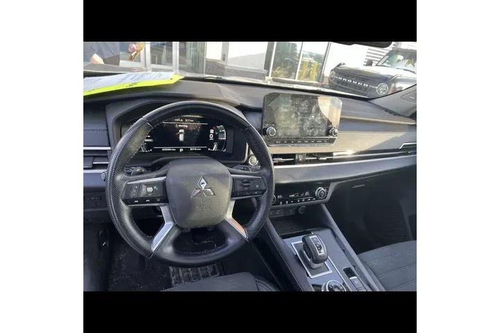 $23999 : Mitsubishi Outlander 2022 AW image 5