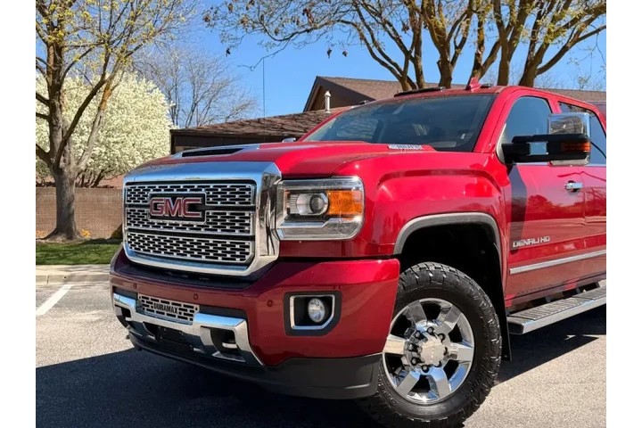 $47777 : 2018 GMC Sierra 3500HD Denali image 5