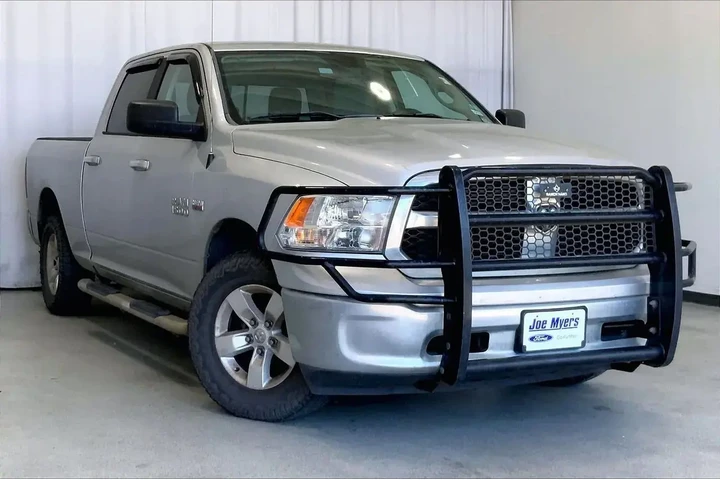 $17691 : Ram 1500 2017 4x4 SLT 4dr Cr image 1