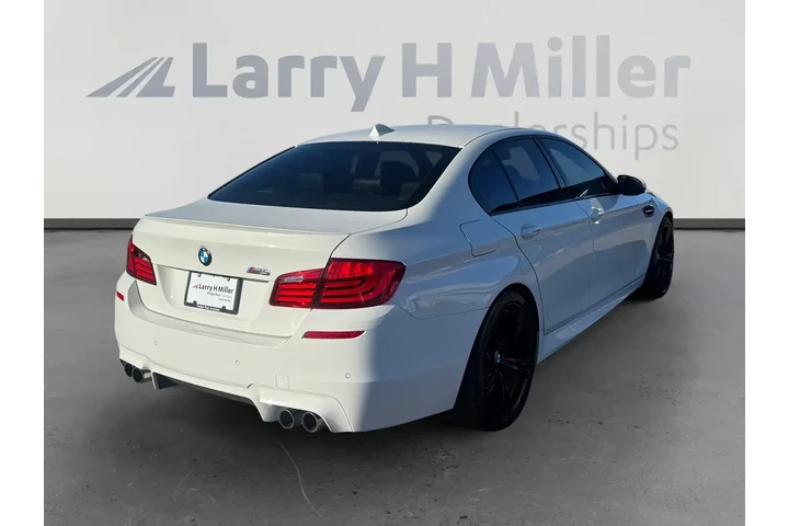 $29226 : BMW M5 2013 4dr Sedan image 5