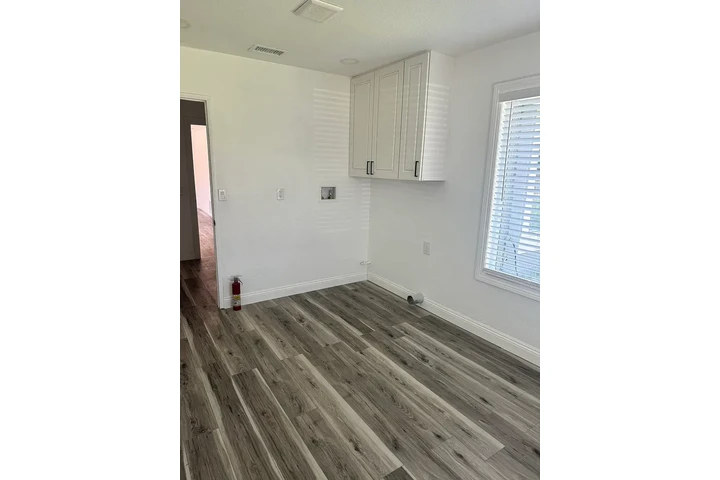 $1500 : Rialto- Available image 9