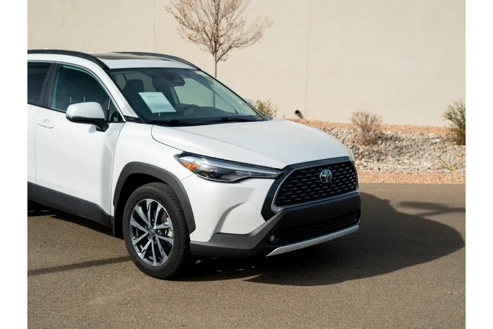 $30874 : 2024 Corolla Cross XLE image 2