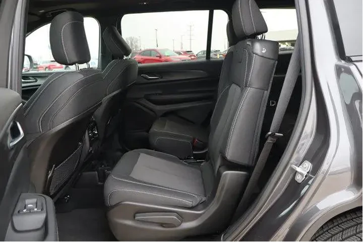 $33990 : Jeep Grand Cherokee L 2024 4 image 10