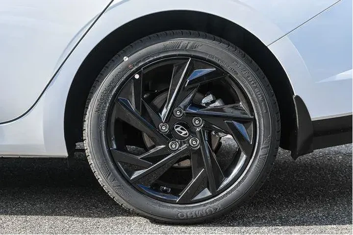 $23500 : Hyundai ELANTRA 2026 SEL Spo image 10