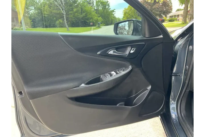 $15997 : 2021 Malibu RS image 9