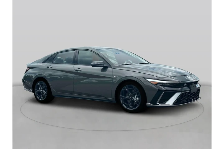 $23920 : Hyundai ELANTRA 2024 N Line image 10