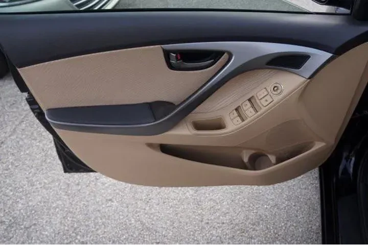 $3554 : Hyundai ELANTRA 2013 GLS 4dr image 8