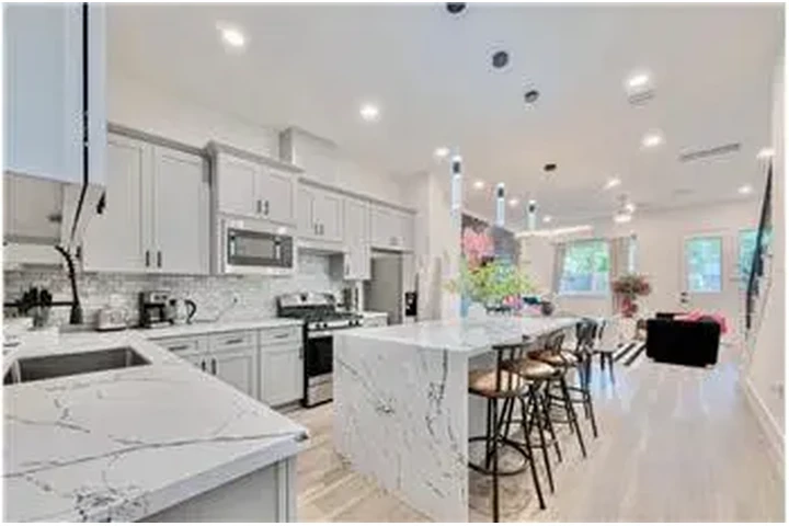 $3800 : Rental property with 3 bedro image 4