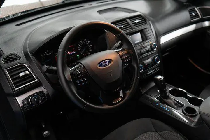 $14463 : Ford Explorer 2017 XLT 4dr S image 3