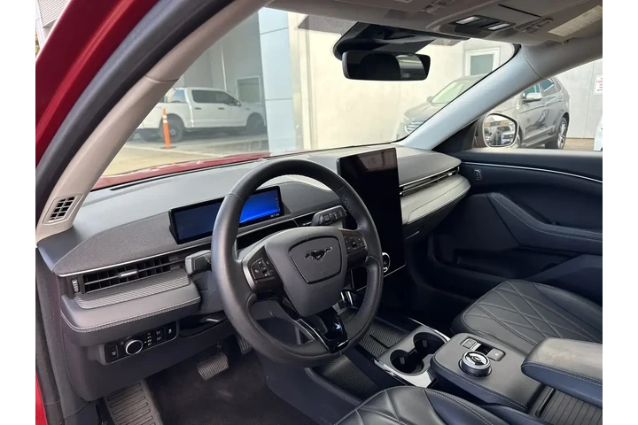$27950 : Ford Mustang Mach-E 2024 Sel image 10