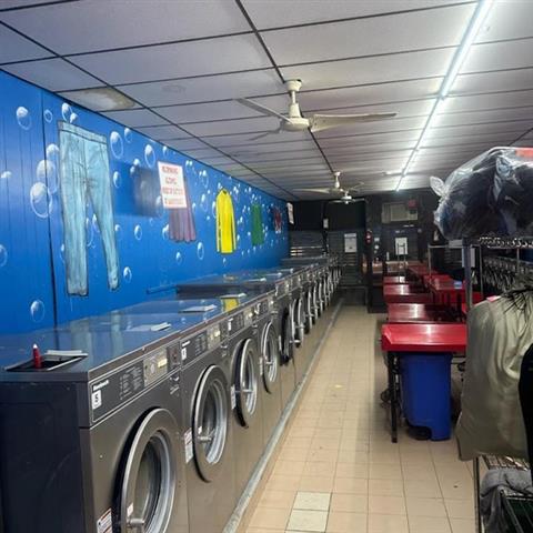 Ecuamex Laundromat image 3