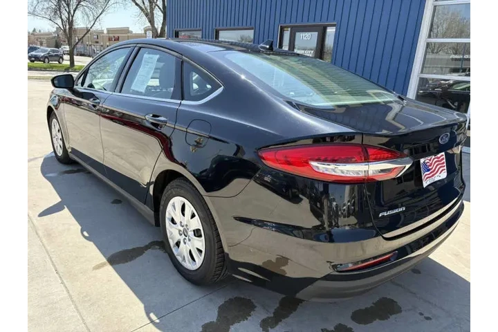 $18990 : 2020 Fusion S image 9