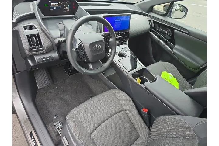 $31995 : Toyota bZ4X 2025 XLE 4dr Cro image 7