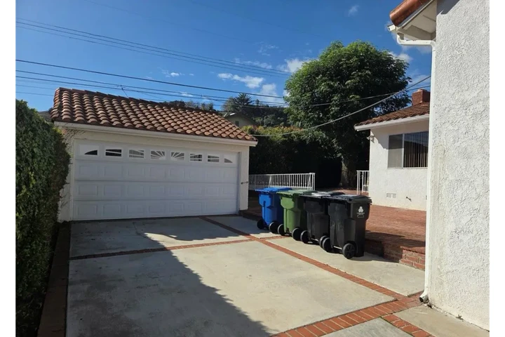 $2480 : 3 Bedroom 2Bath House in LA image 10