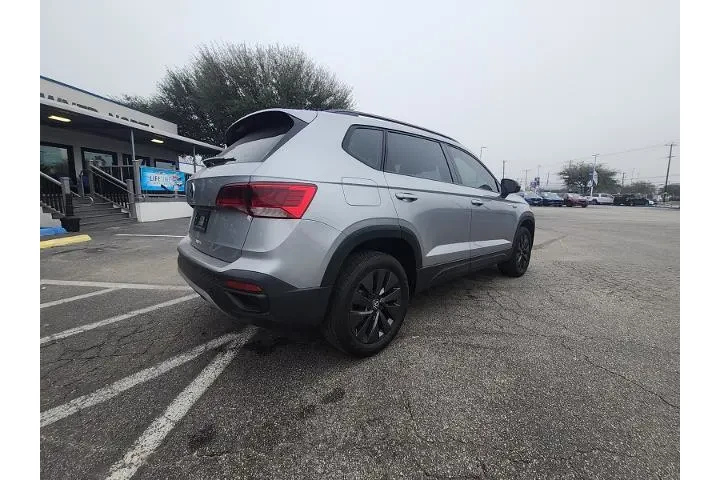 $22995 : Volkswagen Taos 2024 S 4dr S image 3