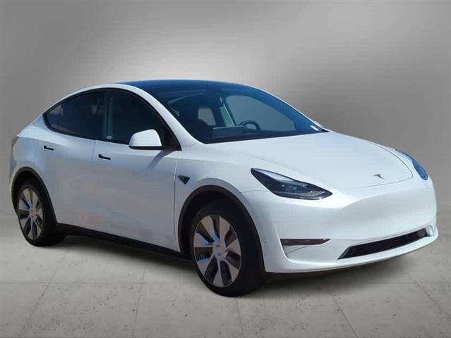 $40990 : Pre-Owned 2023 Tesla Model Y image 7
