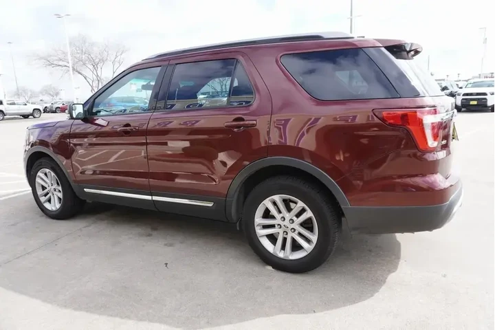 $13988 : Ford Explorer 2016 XLT 4dr S image 4