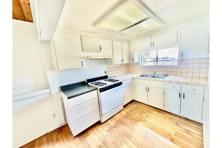 $850 : casa de 2 baños image 3