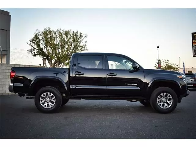 $32995 : 2018 Toyota Tacoma Double Cab image 1