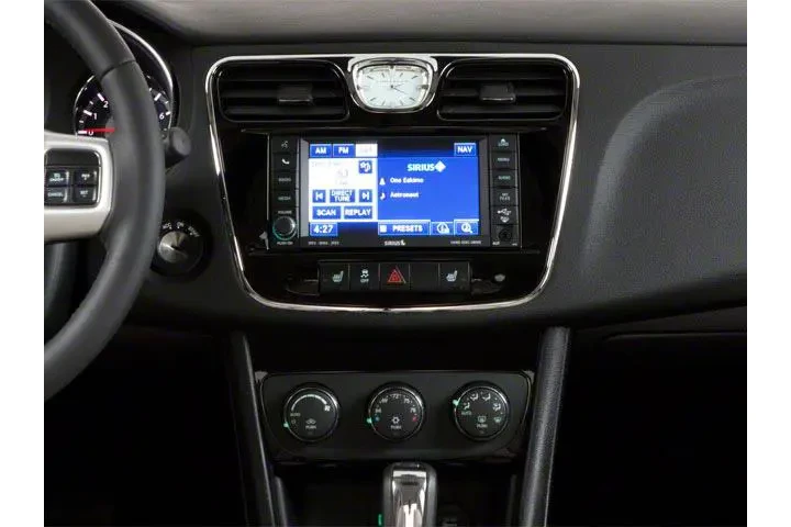 $3891 : Chrysler 200 2013 Touring 4d image 10