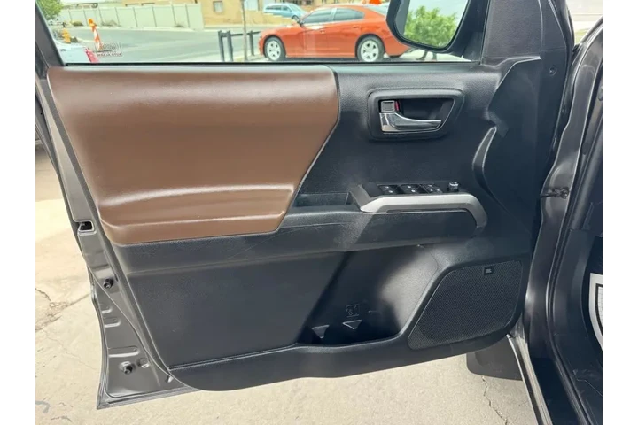 2016 Tacoma image 10